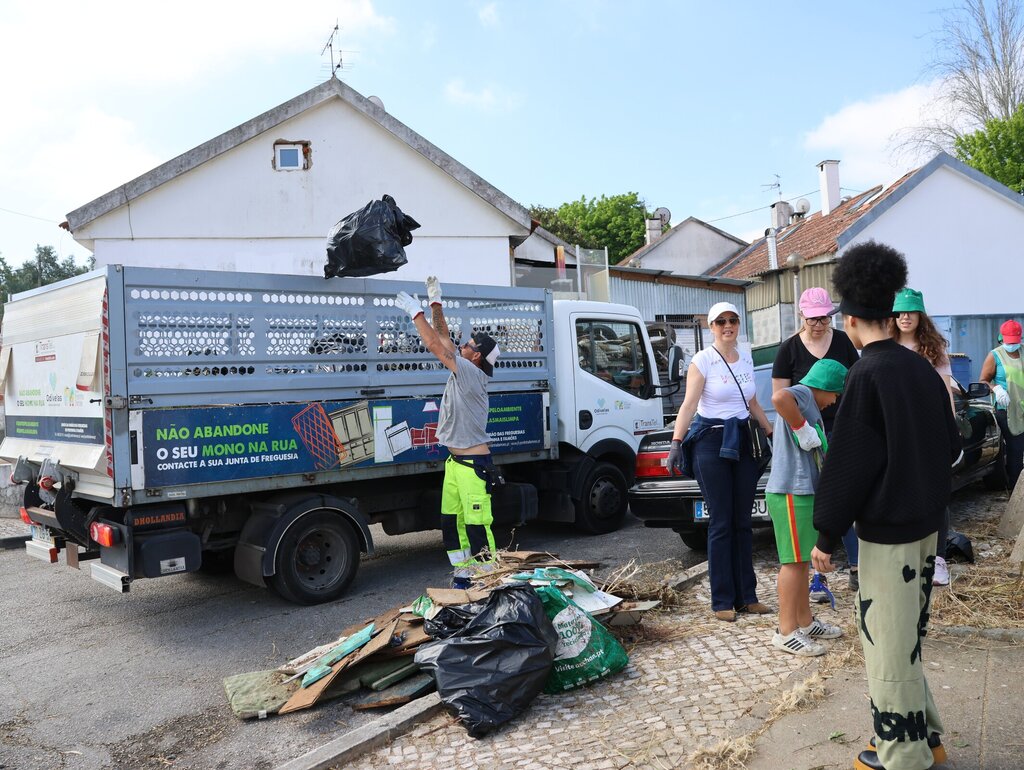 Ação de sensibilização ambiental no bairro Olival do Pancas