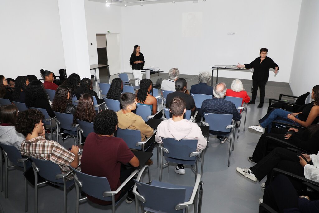 Sessão literária na BMDD