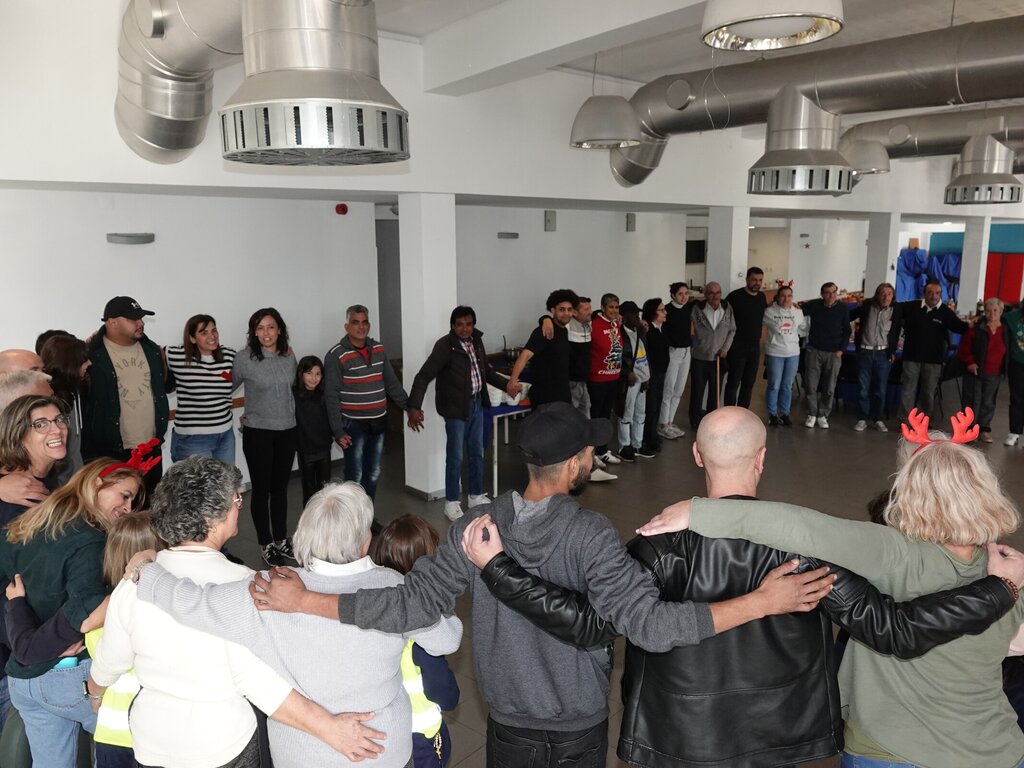«Abraço de Natal» promoveu convívio no Salão Azul do Parque Urbano do Silvado