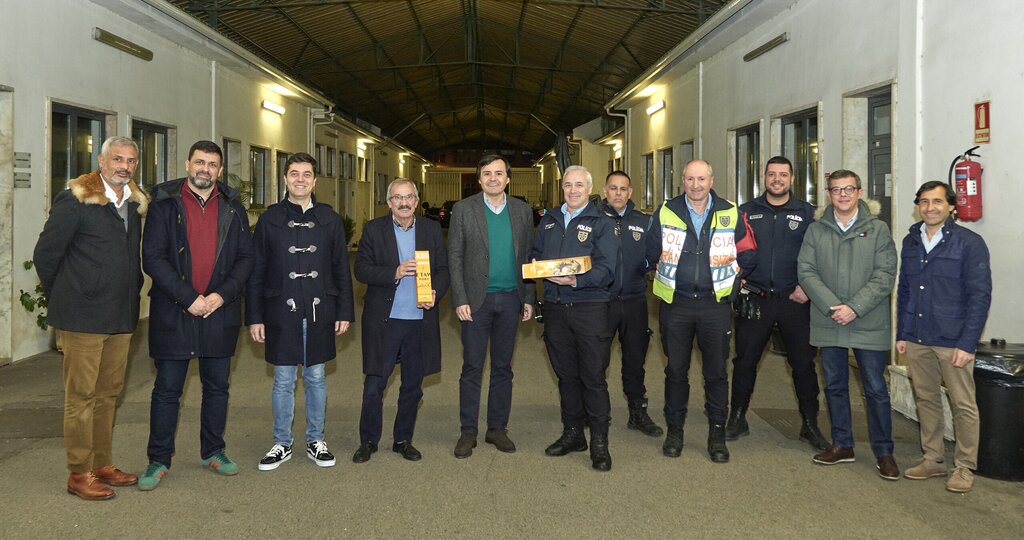 Autarquia entregou bolos-rei a forças de segurança e emergência