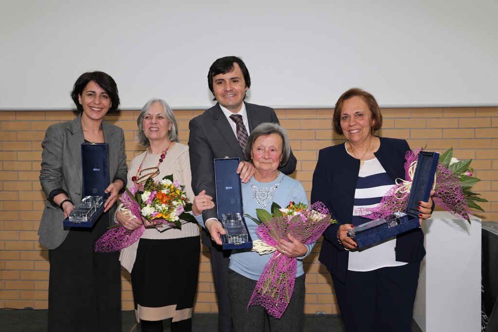 Movimento Democrático de Mulheres, Maria Rosa Gil, e Zélia Amorim recebem Prémio Municipal Beatri...