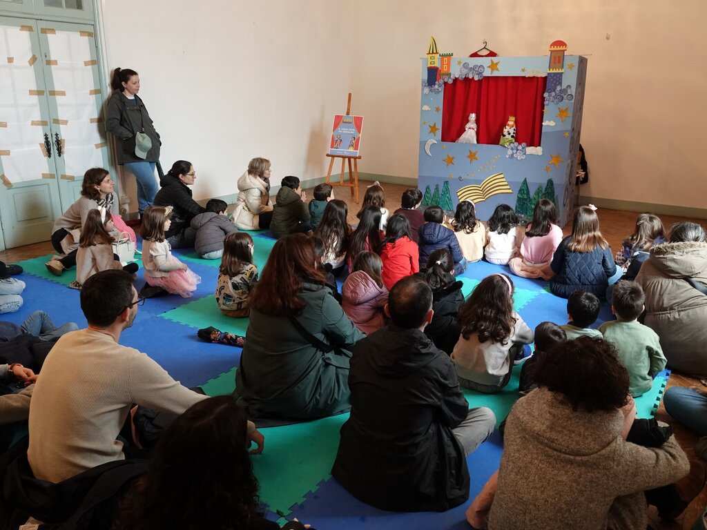 História do Rei D. Dinis retratada em fantoches