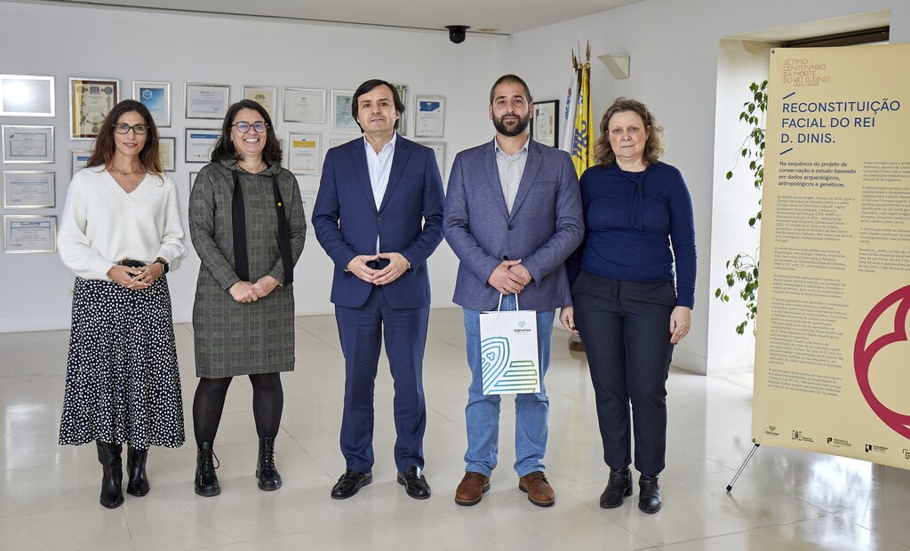 AECSCLO apresenta cumprimentos