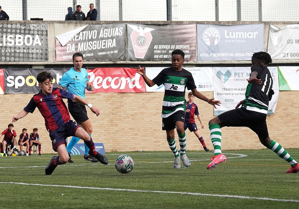 Futebol infantil no fim de semana da Páscoa