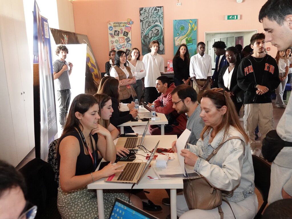Casa da Juventude promoveu Feira de Emprego