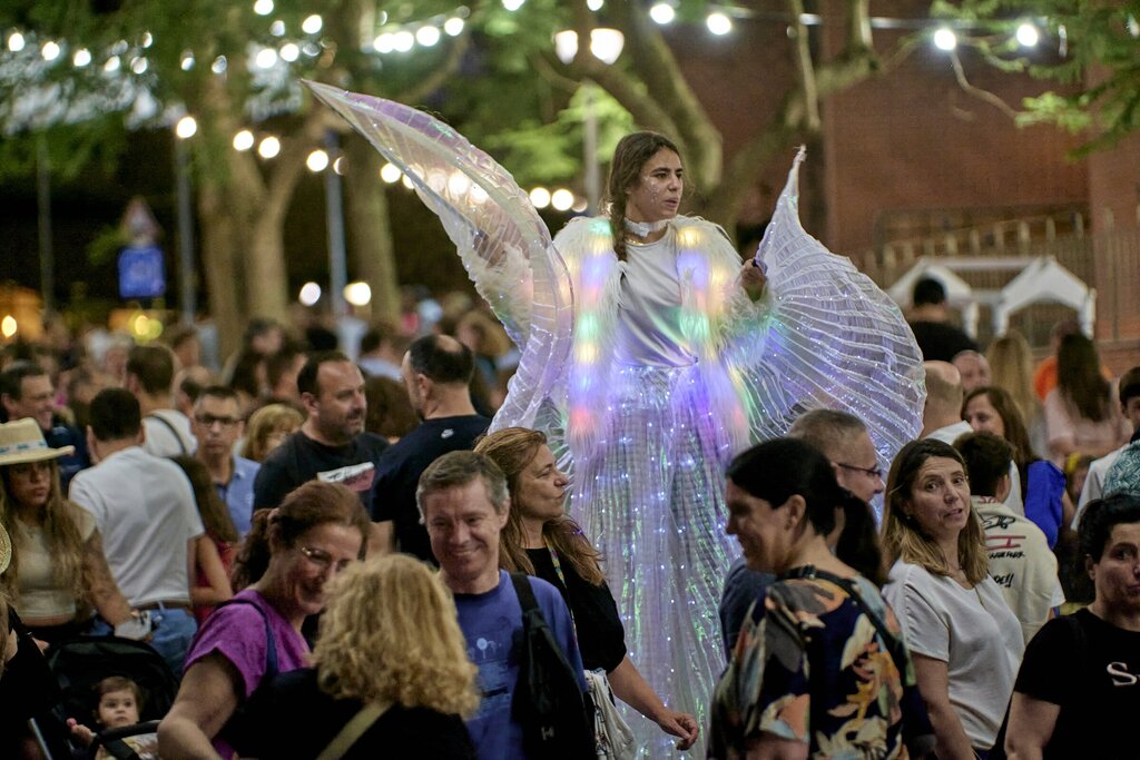 População aderiu em massa às Compras ao Luar