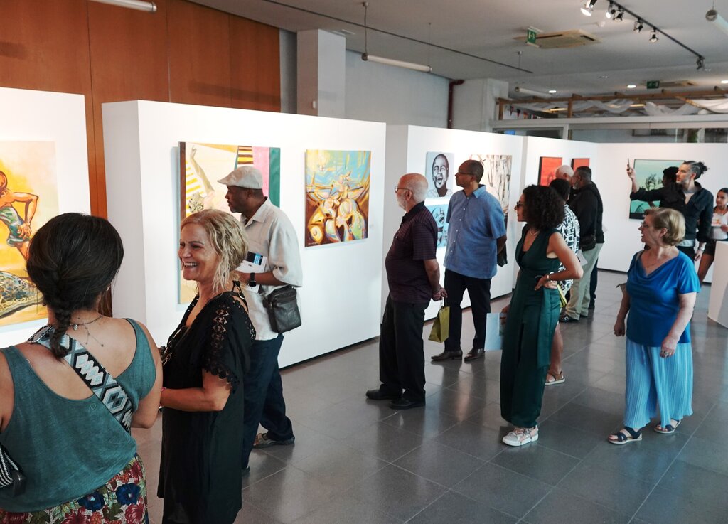 Centro de Exposições com trabalhos de artistas santomenses