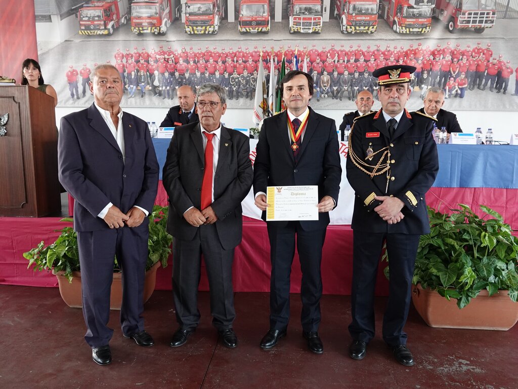 Presidente da Câmara distinguido com Medalha de Honra
