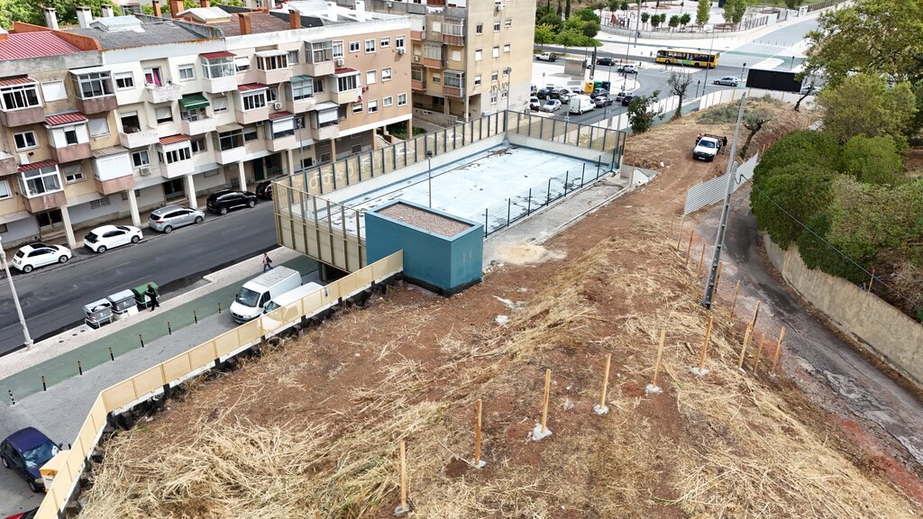 Constrangimentos pedonais na Pontinha